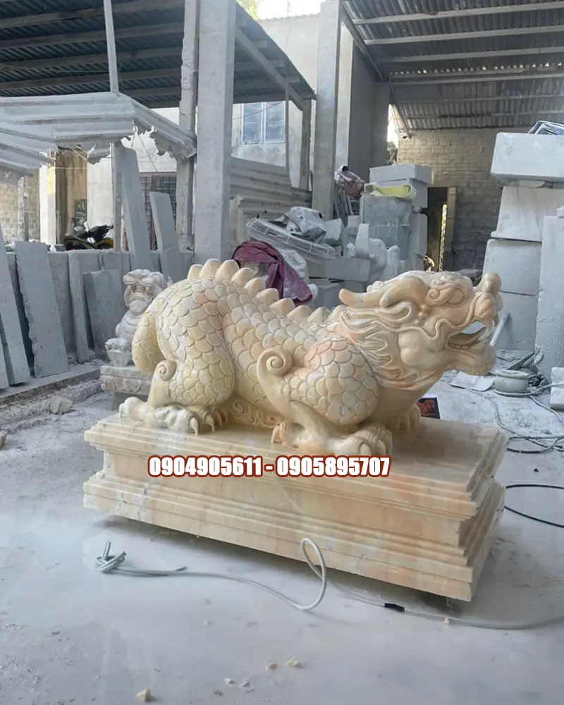 Tượng Kỳ Lân Vảy Rồng Đá Vàng